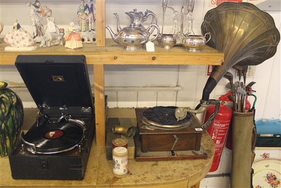 Gramophone, wind-up record player & records